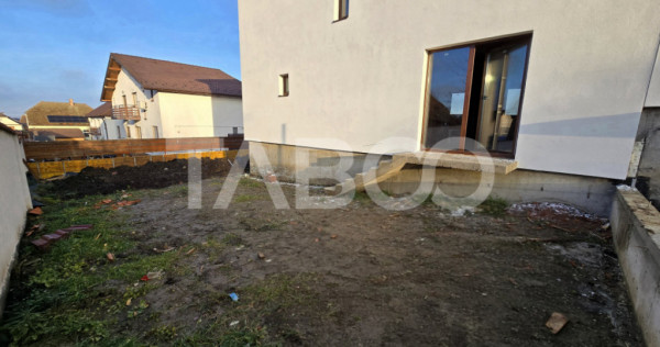 Casa tip duplex de vanzare 120 utili teren 300 mp Sura Mica