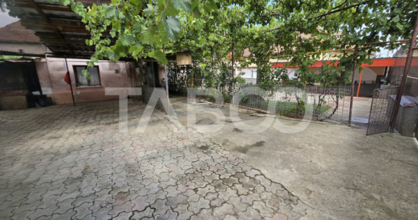 Casa individuala de vanzare teren 457 mp garaj Trei Stejari