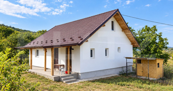 Casa individuala, 100 mp, 3.018 mp teren, zona Comarna