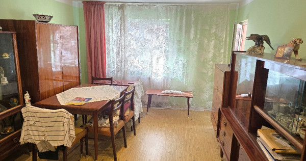 Vand apartament 2 camere decomandat in Deva, zona Zamfirescu, et 1