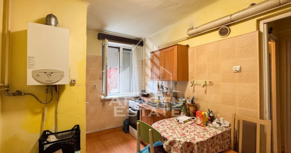 Apartament cu 1 camera, 30mp, decomandat, Zona centrala in Hunedoara