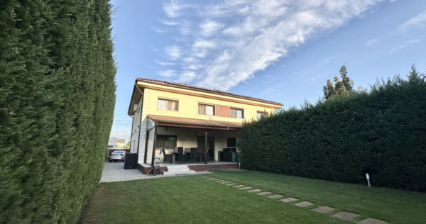 Duplex spatios cu 4 camere | Zid dublu | Panouri fotovoltaic