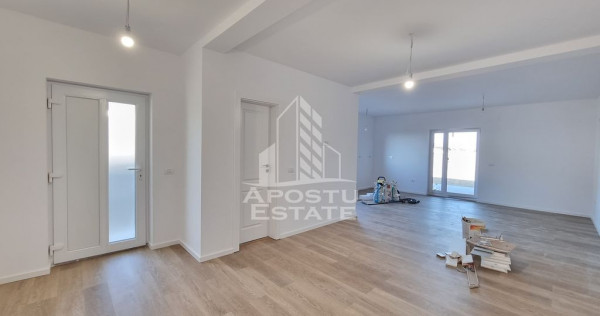 Jumatate de duplex de vanzare, cu 3 camere si 2 bai, Sag, Timis