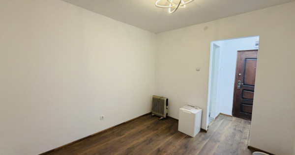 Garsoniera de 14mp, la etaj 4, in zona Fratelia