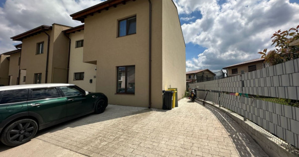 Duplex | Partial Mobilat | Toate utilitatile | Asfalt | Saca