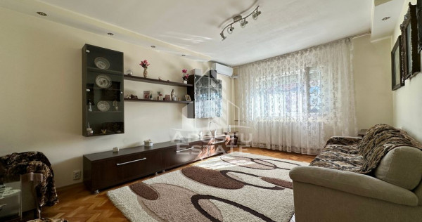 Apartament de vanzare cu 3 camere, decomandat, zona Soarelui
