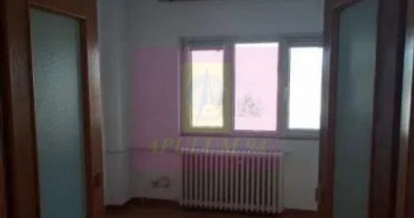 Vanzare apartament 5 camere stradal in zona Piata Unirii-Sfanta Vineri