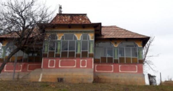 Casa in satul Dejesti, comuna Vitomiresti