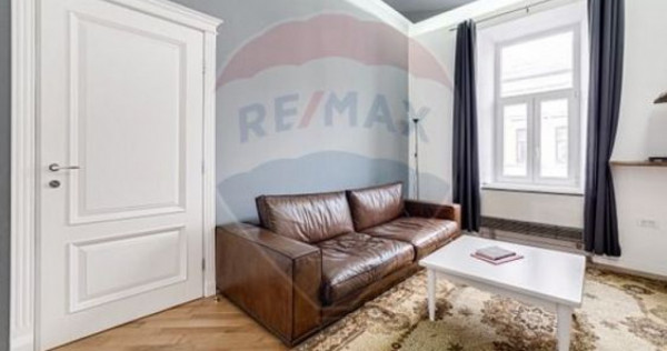 Apartament cu 3 camere de închiriat în zona Central