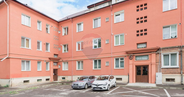 Apartament cu 2 camere de vânzare într-un bloc de căr?...