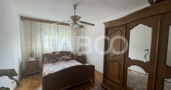 Apartament 5 camere 100 mpu etaj intermediar pivnita Cetate