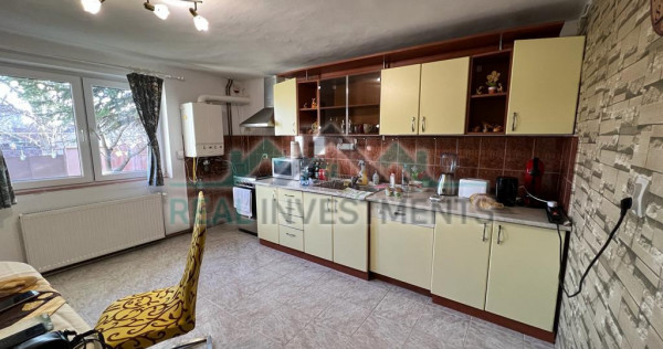 Inchiriez casa 5 camere zona Poltura - ID : RH-38920