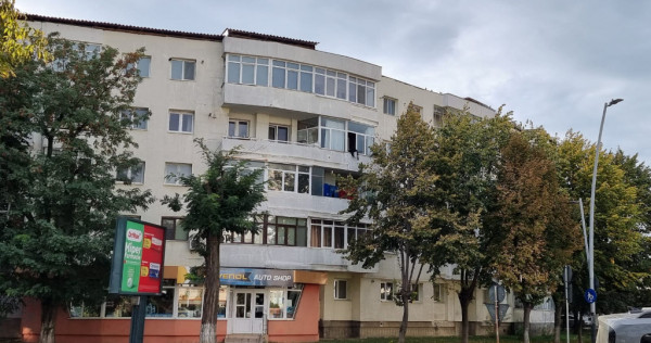Apartament 3 camere, etaj 3, 2 balcoane, liber, Mioritei