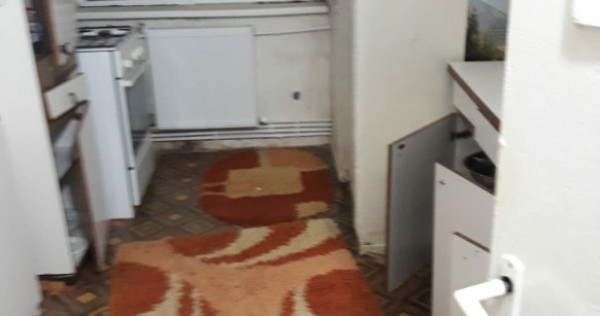 Apartament cu 3 Camere Decomandate Zona Burdujeni
