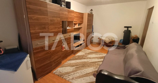 Apartament decomandat cu 3 camere balcon si pivnita in zona