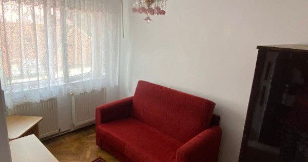 Apartament 3 camere de închiriat strada Calea București
