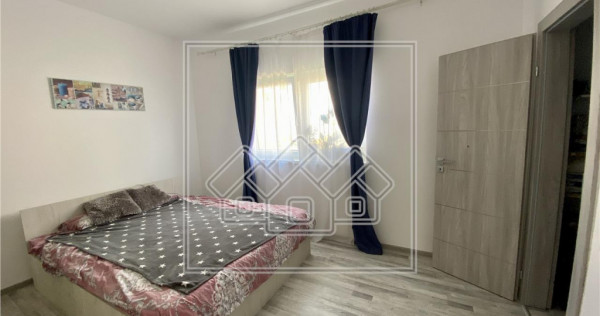 Apartament decomandat cu 3 camere, 2 bai, balcon - 74,5 mp