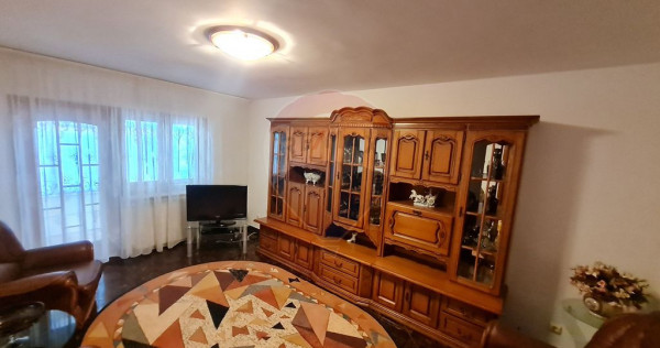 Apartament de inchiriat cu 4 camere,etajul 1