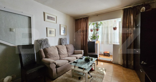 Apartament 2 camere, semidecomandat, etaj intermediar, zona