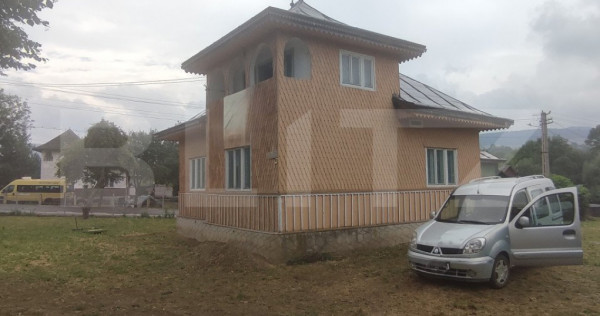 Casa 4 camere, 2610 mp teren, zona Solca, Radauti