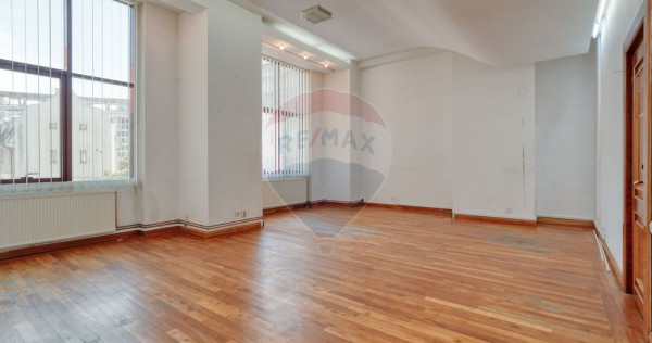 Birou de &icirc;nchiriat &icirc;n clădire de birouri, Brașov, l&acirc;...