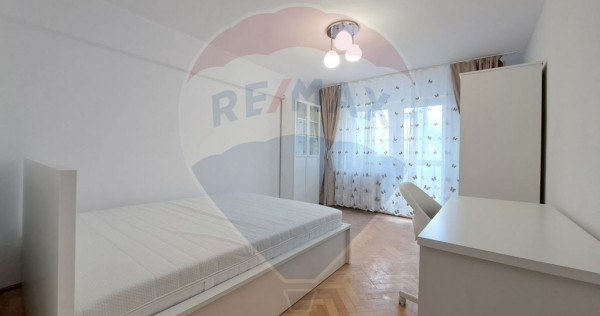 Apartament cu 3 camere de închiriat în zona Unirii