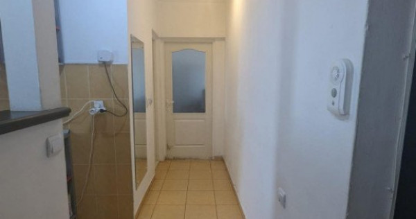 Apartament 2 camere semidecomandat, la mansarda