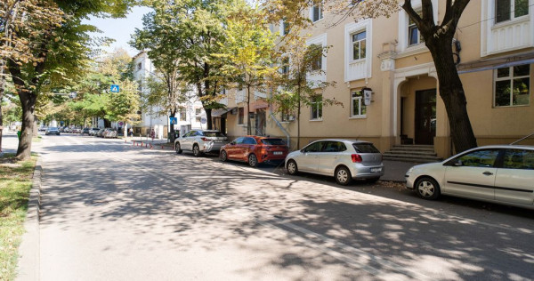 Apartament cu 3 camere de vânzare în zona Copou