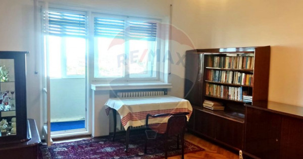 Apartament de inchiriat cu doua camere decomandate zona B...