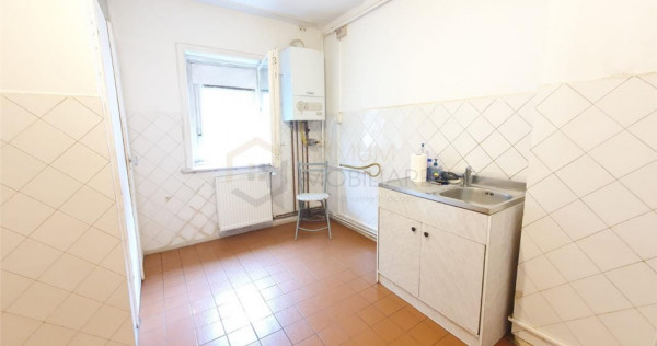 Apartament 2 camere - Zona Calea Sagului - Centrala proprie