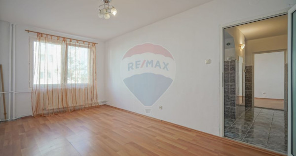 Apartament Cu 2 Camere, De Vanzare, Decomandat, 2 Beciuri...