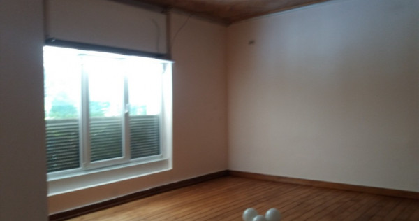 22 Decembrie, apartament la casa ,4 camere, parter