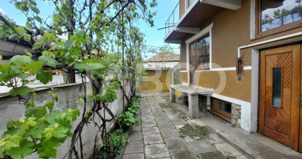 Casa la pret de apartament 4 camere 107 mp utili zona Centra