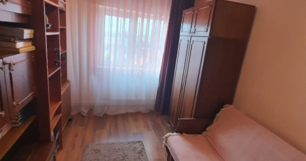 Apartament 4 camere, 2 băi, 2 balcoane, zona Vest