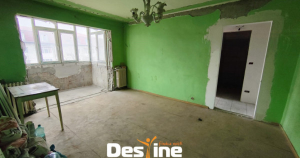 Apartament 2 camere semidecomandat 43 MP DE RENOVAT - Păcur