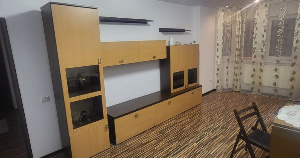 Apartament cu 3 camere de închiriat în zona Faleza Nord