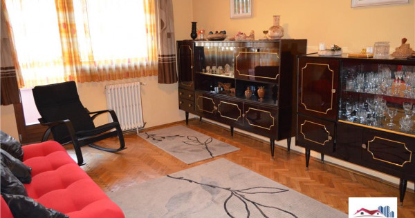 Apartament 4 Camere si 2 Bai de Zona Semicentrala