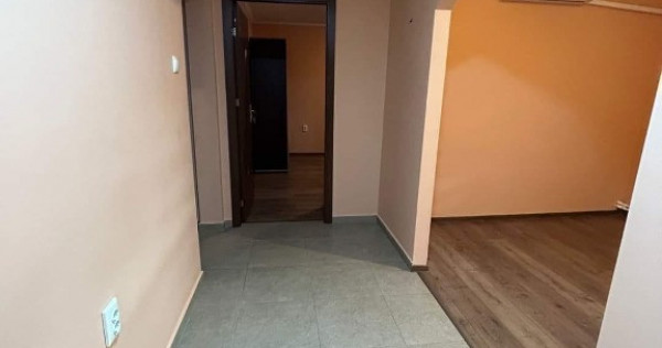 De vanzare apartament cu 3 camere, decomandat,