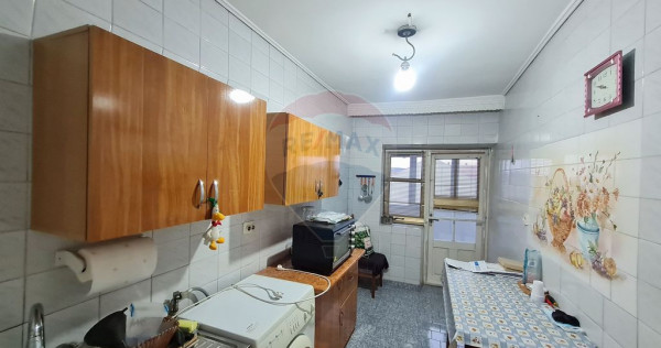 Apartament cu 3 camere de vânzare în zona Central