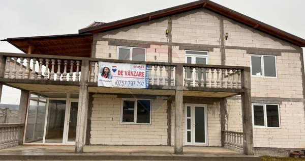 Vilă cu 4 camere de vânzare in comuna Breasta