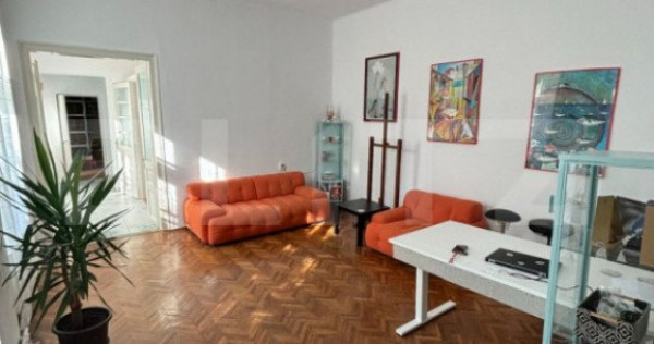 Apartament 3 camere, tavan inalt, garaj, zona bld 16 Decembr