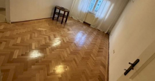 Apartament de 4 camere CU CENTRALA-Dristor