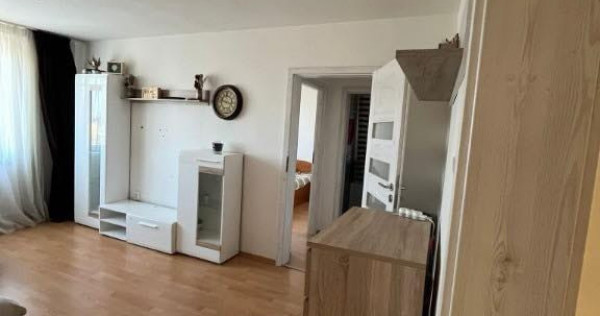 Apartament cu 3 camere, semidecomandat - zona Calea Bucurest