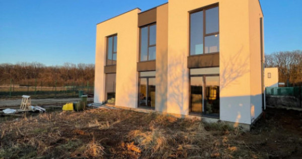 Vila cu 5 camere - complex Frasinului