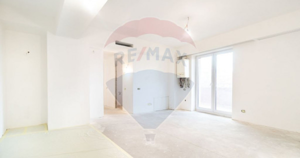 Apartament cu 3 camere de vanzare in zona Damaroaia - Pet...