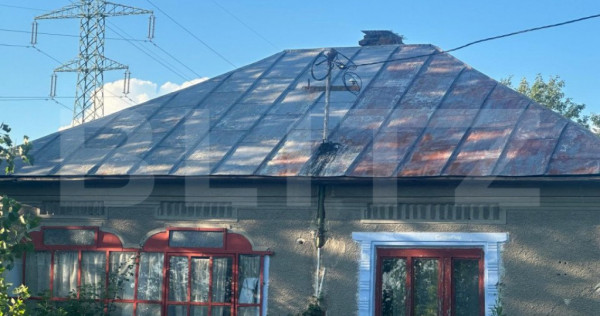 Casa batrâneasca de vanzare, 48 mp, zona Patroaia Deal cu C