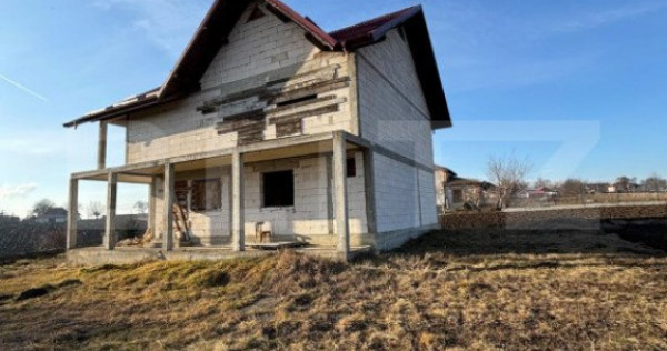 Casa la rosu, cu 3 camere, 120 mp utili, 5000 mp teren, zona