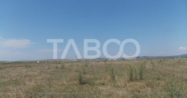 Teren arabil 400 mp in Mohu judetul Sibiu la sosea