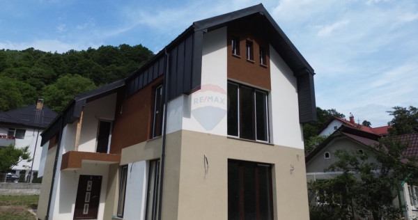 VILA NOUA DE VANZARE in zona Parcul Mare (Regina Maria)