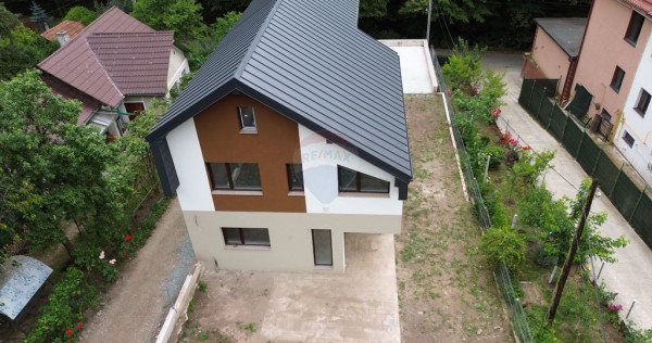 VILA NOUA DE VANZARE in zona Parcul Mare (Regina Maria)